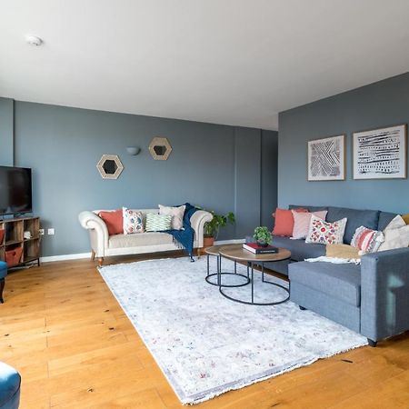 2 Bedroom Apartment With Park Views Shoreditch Londra Esterno foto