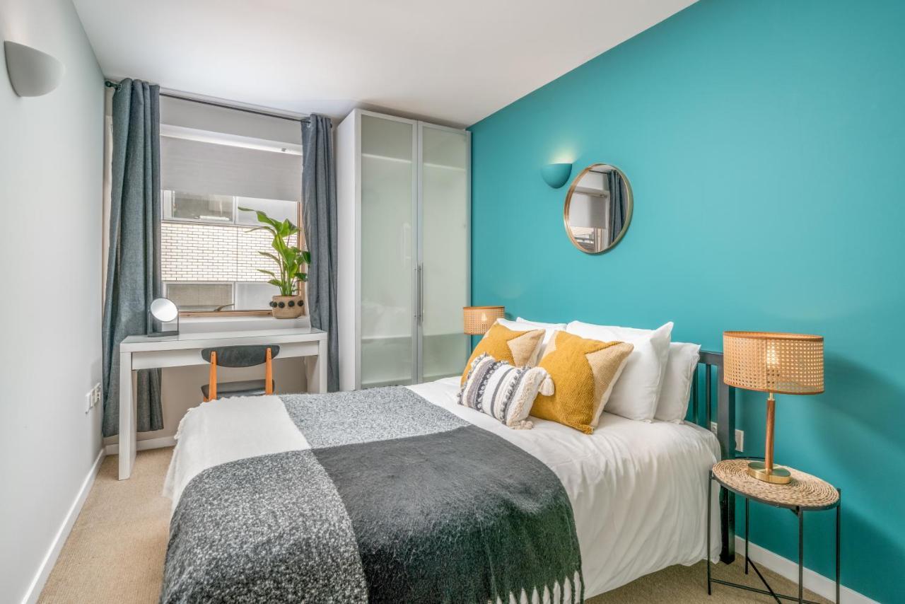 2 Bedroom Apartment With Park Views Shoreditch Londra Esterno foto