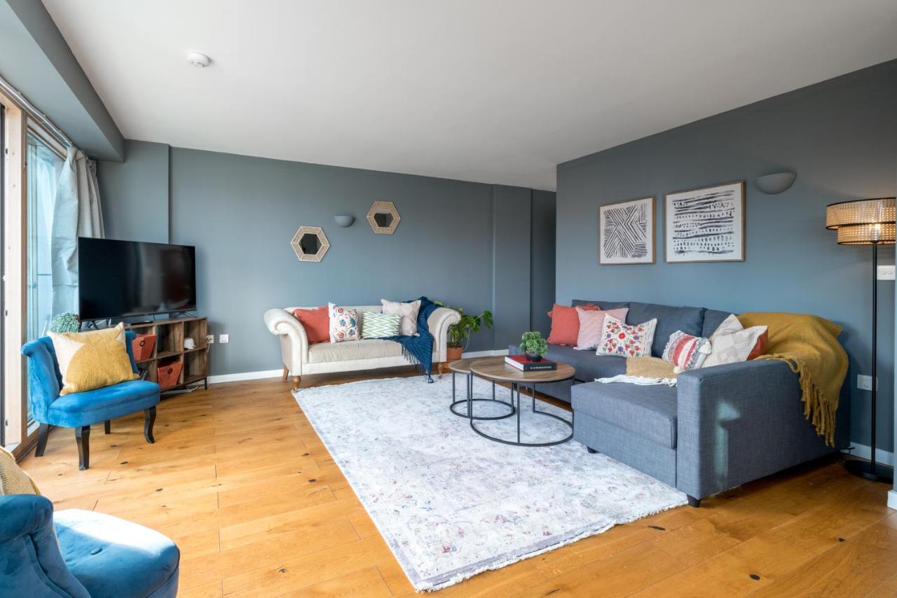 2 Bedroom Apartment With Park Views Shoreditch Londra Esterno foto
