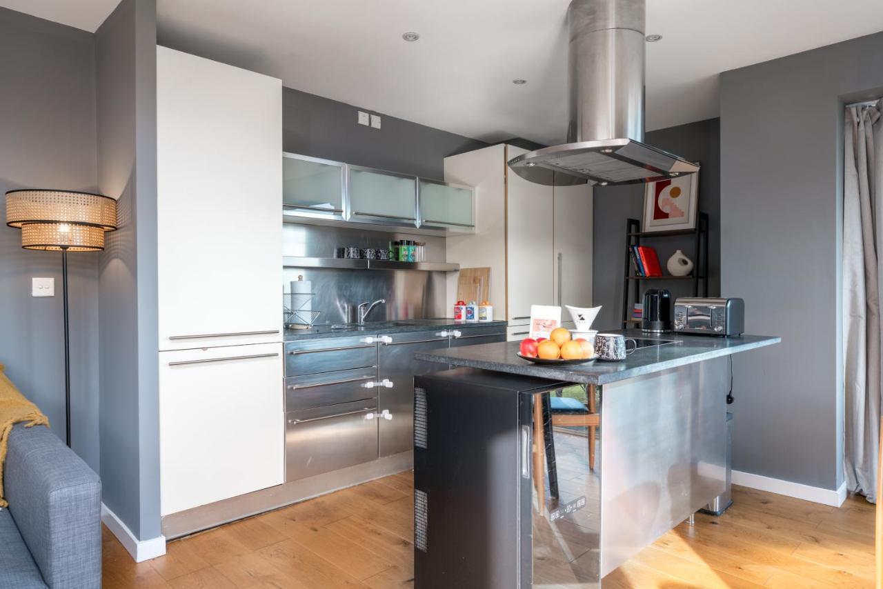 2 Bedroom Apartment With Park Views Shoreditch Londra Esterno foto