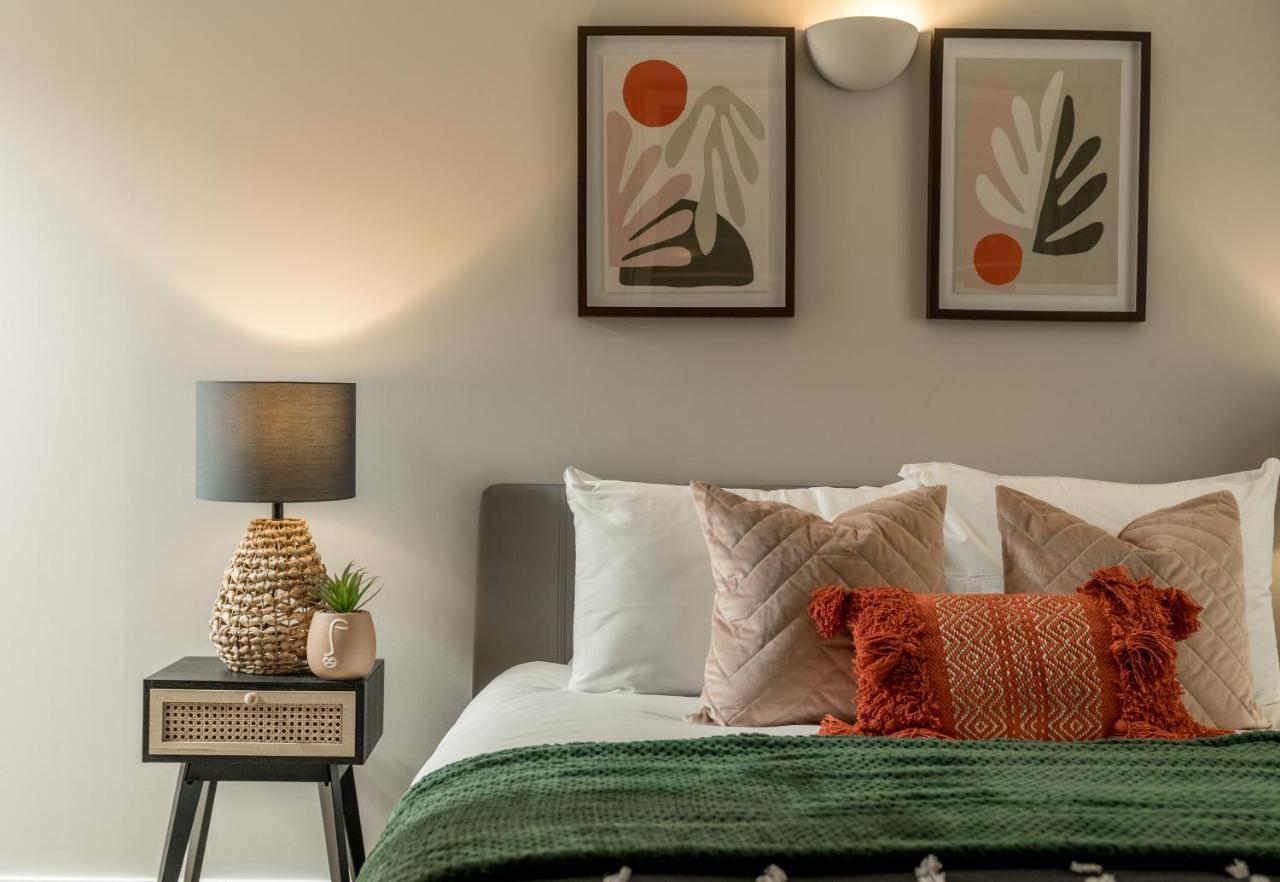 2 Bedroom Apartment With Park Views Shoreditch Londra Esterno foto