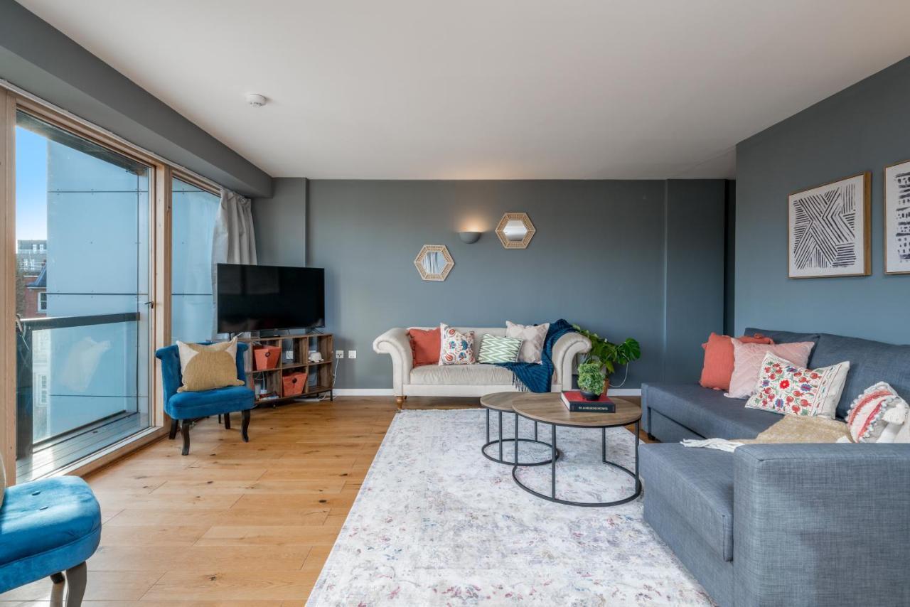 2 Bedroom Apartment With Park Views Shoreditch Londra Esterno foto