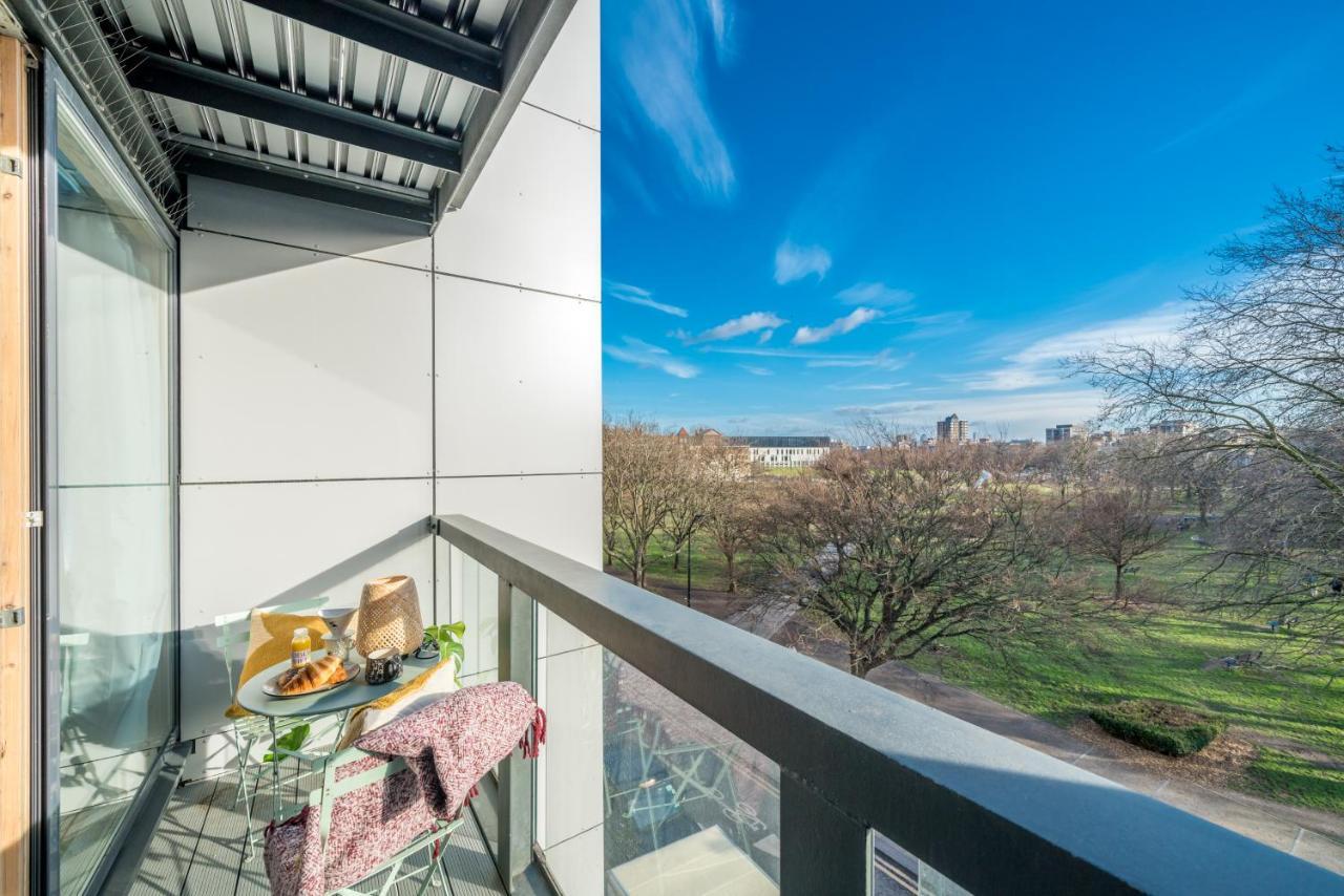 2 Bedroom Apartment With Park Views Shoreditch Londra Esterno foto