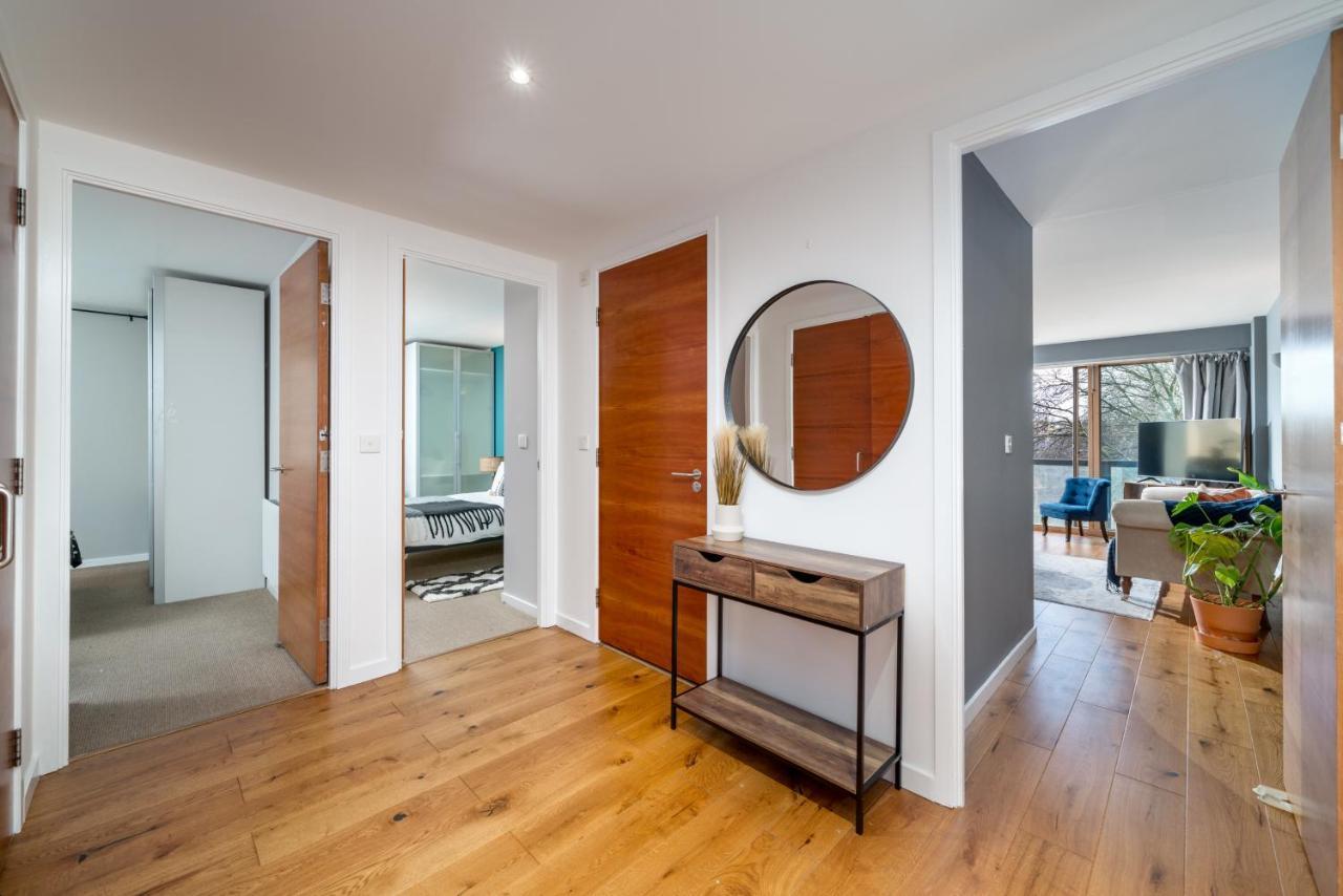 2 Bedroom Apartment With Park Views Shoreditch Londra Esterno foto